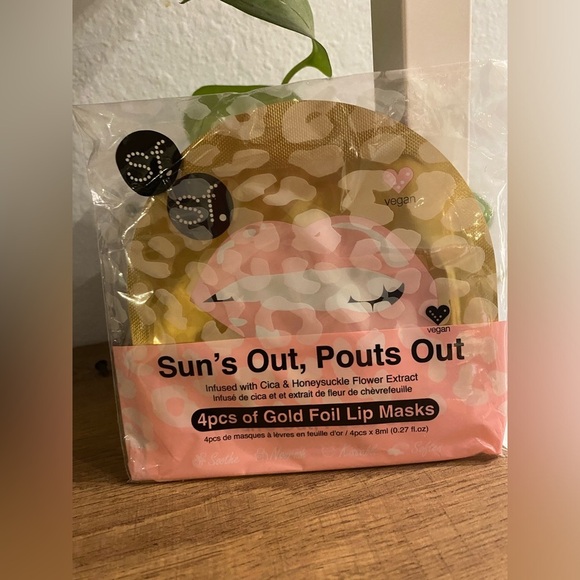 SF Suns out, pouts out gold foil lip masks - New - Picture 1 of 3